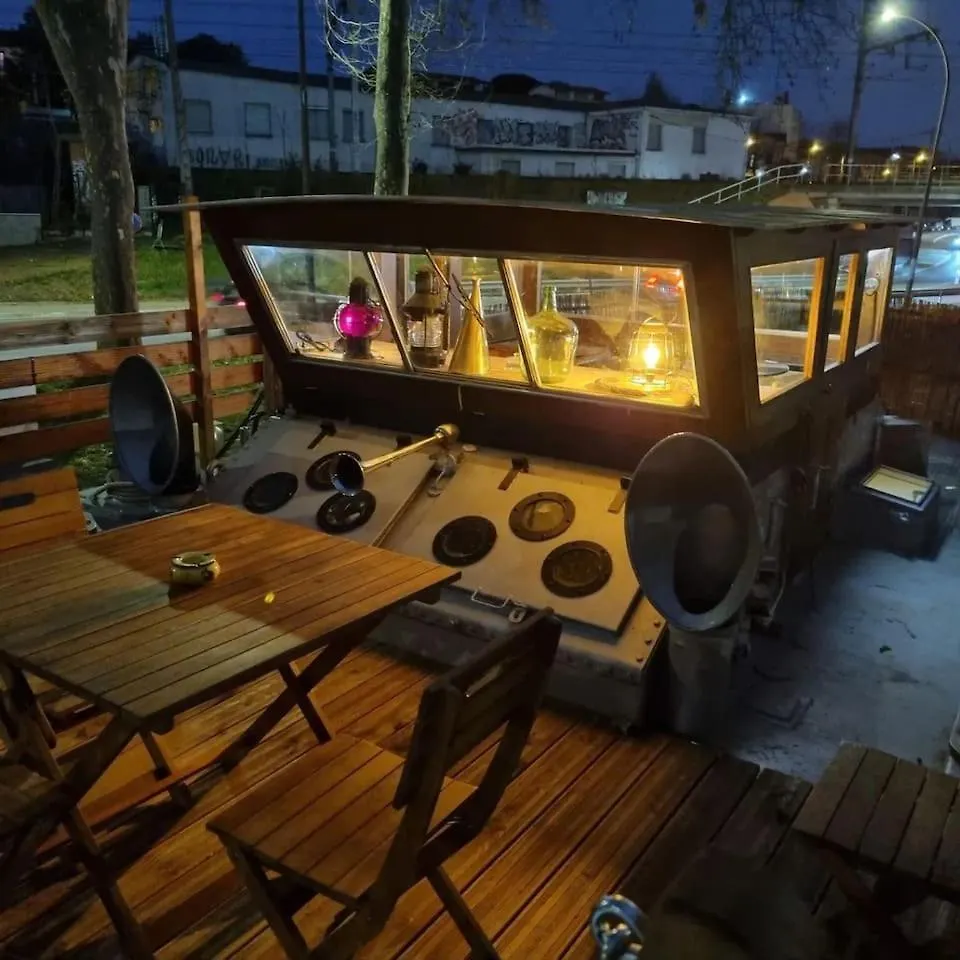Peniche De Charme Avec Jacuzzi Sur Canal Du Midi Toulouse Botel