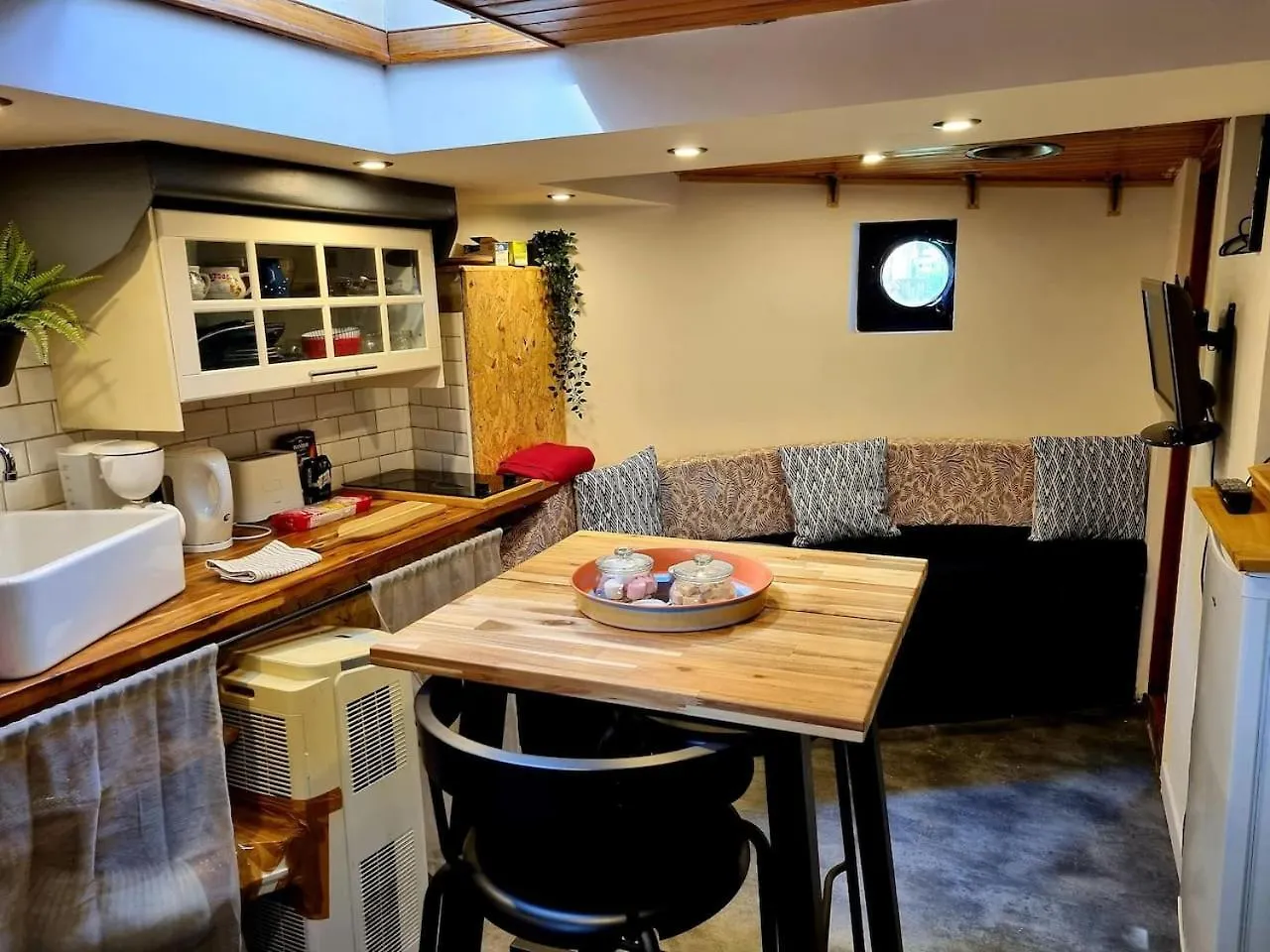 Peniche De Charme Avec Jacuzzi Sur Canal Du Midi Toulouse