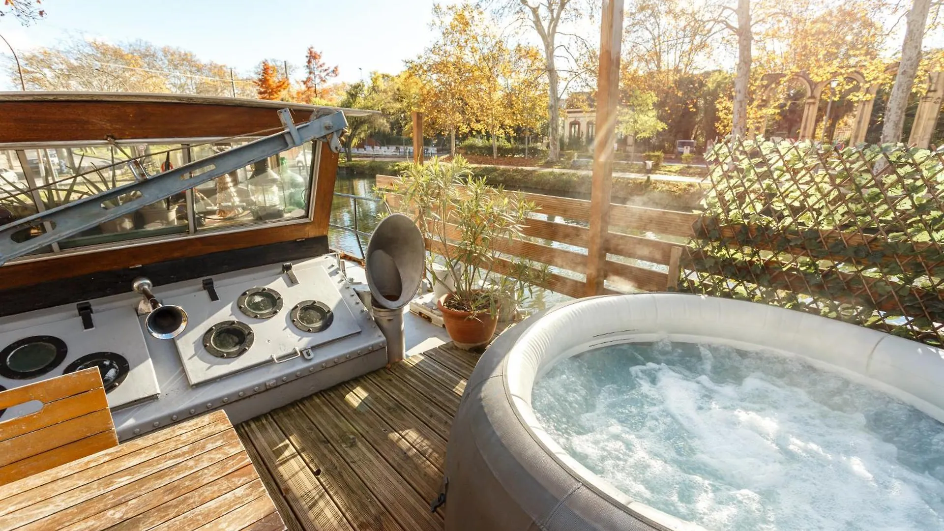Peniche De Charme Avec Jacuzzi Sur Canal Du Midi Toulouse 0*,  France