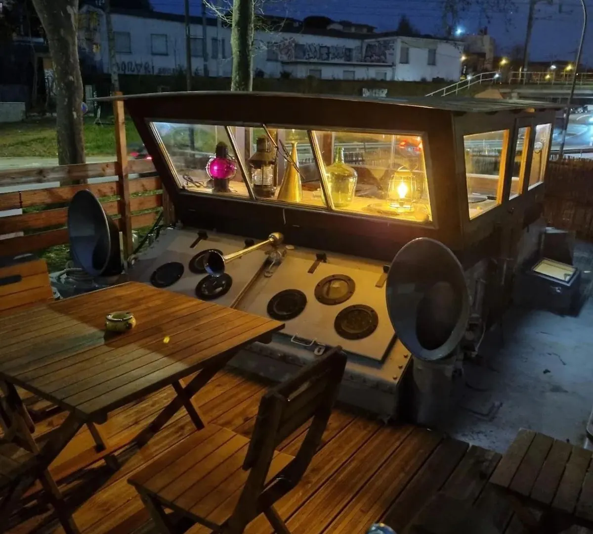Peniche De Charme Avec Jacuzzi Sur Canal Du Midi Toulouse 0*,  France