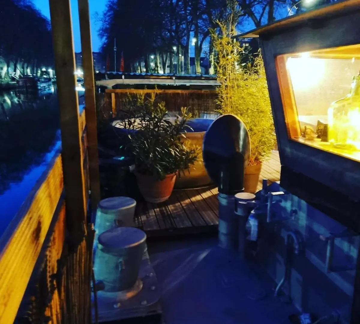 Peniche De Charme Avec Jacuzzi Sur Canal Du Midi Toulouse Botel